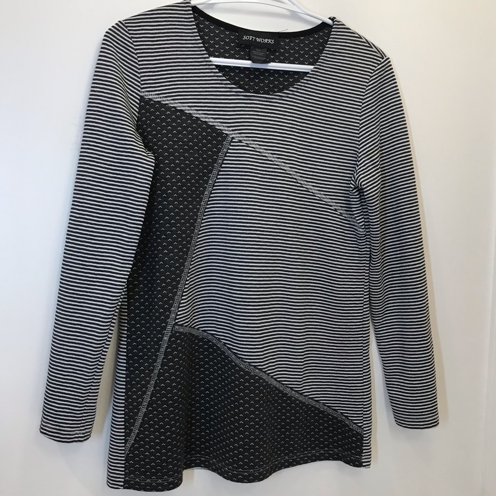 Soft Works Long Sleeve Top/Light Sweater - Small